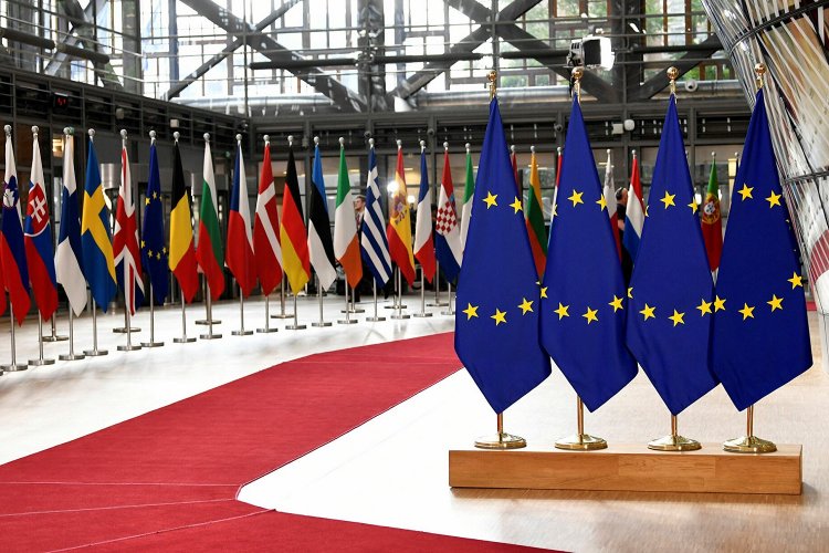 EU: Προωθούνται από την Κομισιόν, Νέοι Νόμοι για Πολιτική Διαφήμιση, Εκλογικά Δικαιώματα και Χρηματοδότηση Κομμάτων