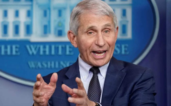 Dr Anthony Fauci: «Ακυρώστε τα πάρτι την παραμονή της πρωτοχρονιάς»