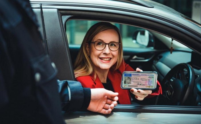 Driving license/ DL: Και στις 13 περιφέρειες, μέσω gov.gr, η ανανέωση άδειας οδήγησης και το αντίγραφο άδειας κυκλοφορίας