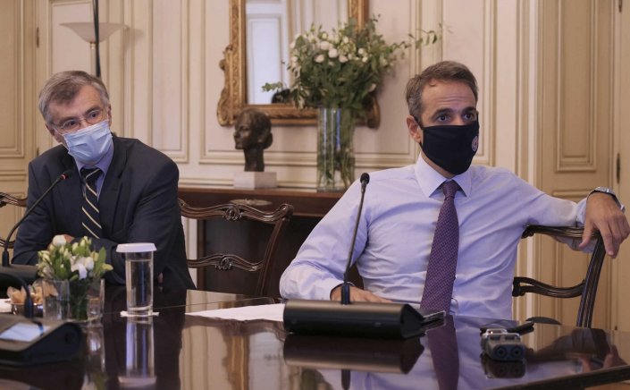 Omicron variant: Σύσκεψη στο Μαξίμου υπό τον Κυριάκο Μητσοτάκη με τη συμμετοχή Τσιόδρα,  για την Μετάλλαξη Όμικρον, εν οψει των εορτών