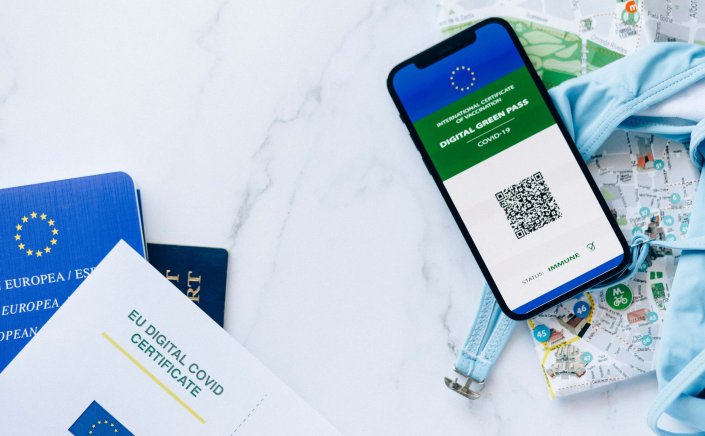 Vaccination certificate: Εξετάζεται 7μηνης διάρκειας πιστοποιητικό εμβολιασμού, χωρίς την τρίτη δόση