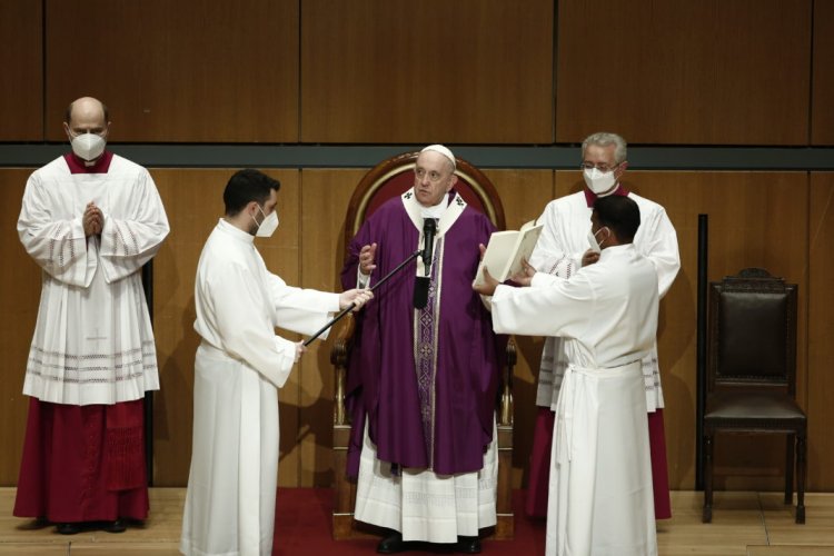 Pope Francis: Θεία Λειτουργία στο Μέγαρο Μουσικής Αθηνών πραγματοποίησε ο Πάπας Φραγκίσκος