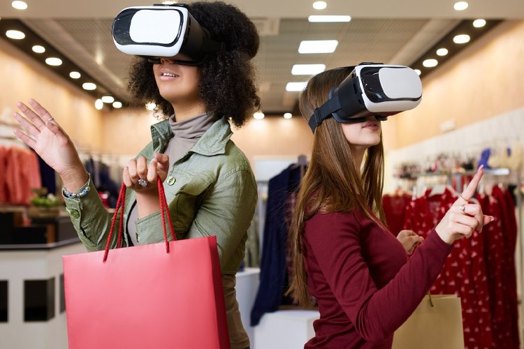 Virtual Shopping: Ψώνια με φίλους που βρίσκονται μακριά μέσω VR!! Πώς θα είναι τα εμπορικά κέντρα του μέλλοντος!!