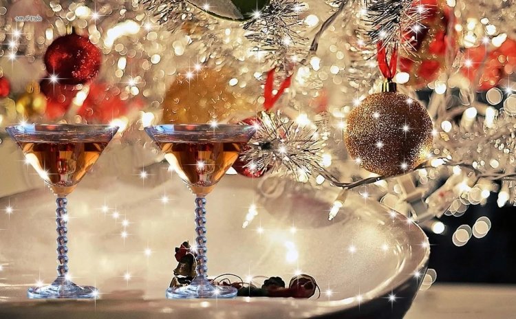 Festive holiday cocktail: Under-the-Mistletoe Punch