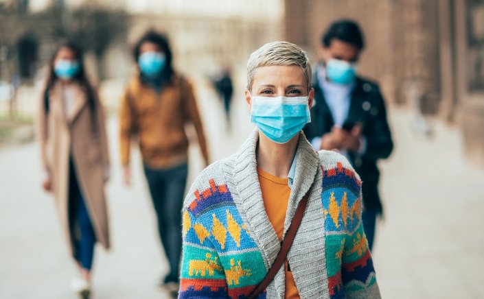 Omicron variant: Πότε μεταδίδεις τον ιό - Οι «κρίσιμες» μέρες της Μετάλλαξης Όμικρον