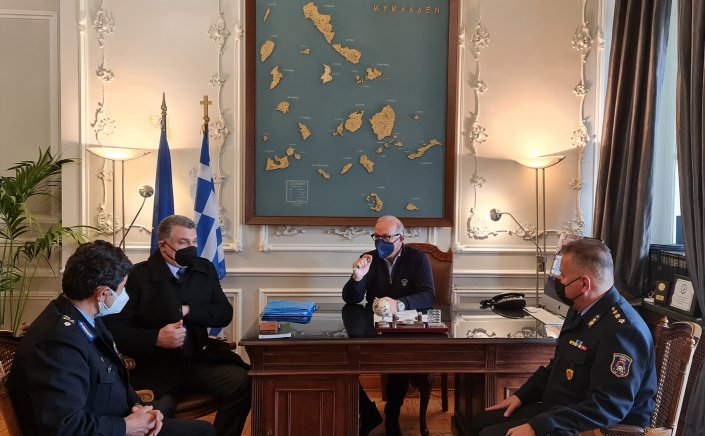Aegean Islands: Συνάντηση του Χωρικού Αντιπεριφερειάρχη Κυκλάδων με τη νέα ηγεσία του Πυροσβεστικού Σώματος