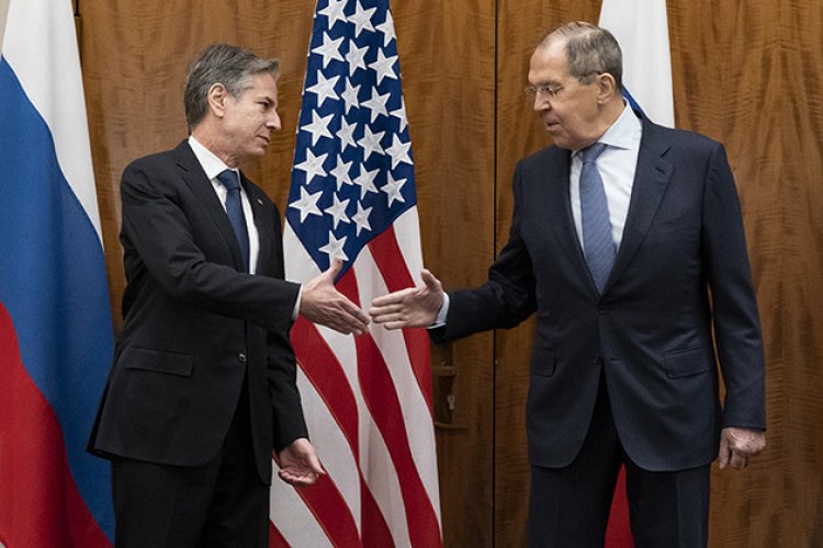 U.S., Russian diplomats/ Νέα επικοινωνία Μπλίνκεν – Λαβρόφ: Οι ΗΠΑ ζητούν από τη Ρωσία άμεση αποκλιμάκωση