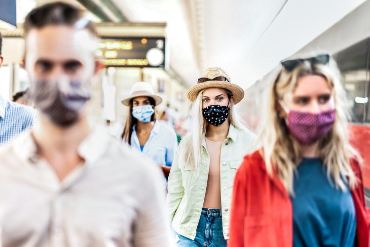 Easing Outdoor Masking:Τέλος οι μάσκες στους εξωτερικούς χώρους το Σάββατο