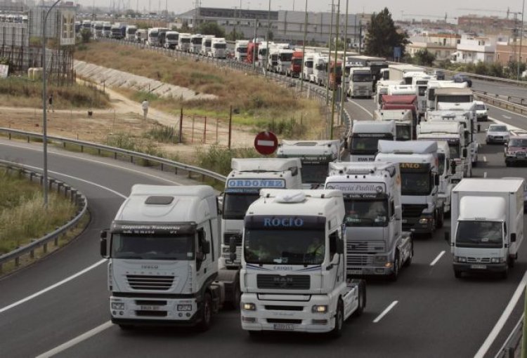 Federation of Road Transport: Σε αδιέξοδο οι Έλληνες μεταφορείς - Απειλούν με χειρόφρενο μέσα στη Μεγάλη Εβδομάδα