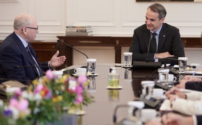 PM Mitsotakis: Οι διμερείς σχέσεις και οι πρωτοβουλίες της Αθήνας για τη στήριξη της Ουκρανίας στη συνάντηση Μητσοτάκη με τον πρόεδρο της Γερουσίας του Καναδά