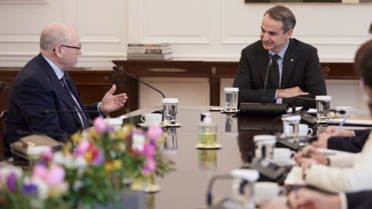PM Mitsotakis: Οι διμερείς σχέσεις και οι πρωτοβουλίες της Αθήνας για τη στήριξη της Ουκρανίας στη συνάντηση Μητσοτάκη με τον πρόεδρο της Γερουσίας του Καναδά
