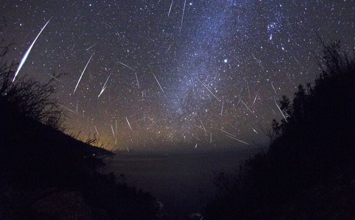 Star Trails: Βροχή τα πεφταστέρια «Ήτα Υδροχοΐδες» την Πέμπτη!! Που οφείλεται το εντυπωσιακό φαινόμενο!!