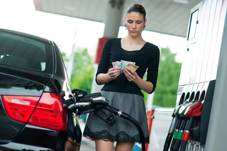Fuel Prices: Πάνω από 2,1 ευρώ η τιμή της αμόλυβδης!! Πίνακας με τις τιμές στην Βενζίνη, σε 52 περιοχές της χώρας [Έγγραφο]