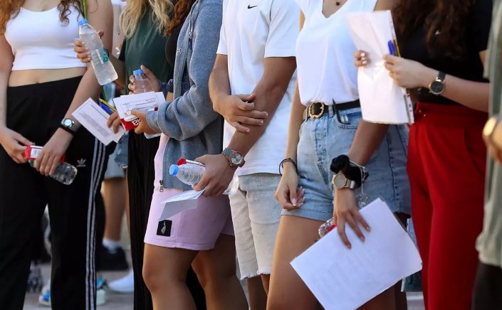 Panhellenic Exams 2022: Άνοιξε η πλατφόρμα για τα αποτελέσματα με sms στις Πανελλαδικές 2022 [Οδηγίες]