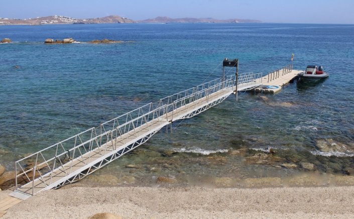 Plastic Floating Dock: Άδεια για πλωτή εξέδρα στην παραλία Καλό Λιβάδι Μυκόνου [Έγγραφο]