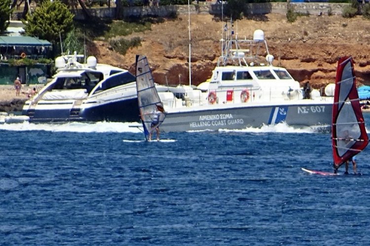 Mykonos: Πρόσκρουση επιβατηγού σκάφους σε θαλαμηγό, με πρόκληση υλικών ζημιών και στα δυο σκάφη