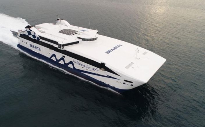 Ferry routes: Με μειωμένη ταχύτητα επιστρέφει από τις Κυκλάδες στον Πειραιά το World Champion Jet