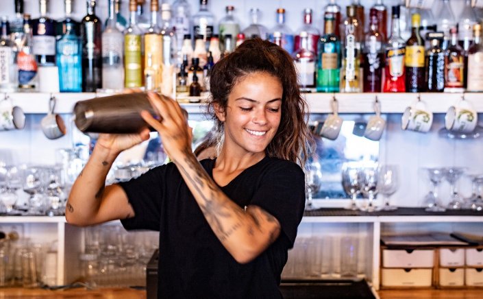 Tourist Employees - No longer worth it: Καταγγελίες για απλήρωτες αποδοχές, εξαντλητικά ωράρια εργασίας και φαινόμενα εργοδοτικής αυθαιρεσίας [Video]