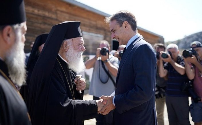 PM Mitsotakis: Να μπορεί η Εκκλησία να εκμεταλλεύεται την ακίνητη περιουσία της για να στηρίζει το σημαντικό κοινωφελές έργο της