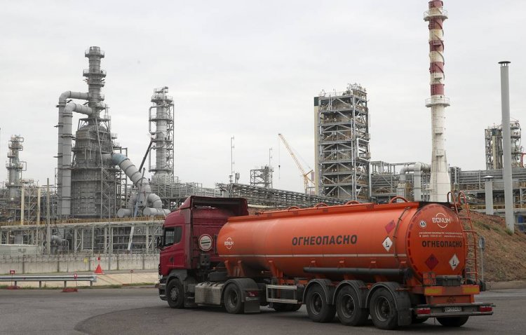 Deputy PM Novak: Η Ρωσία θα αναστείλει την προμήθεια πετρελαίου σε χώρες που θα επιβάλουν πλαφόν στην τιμή 