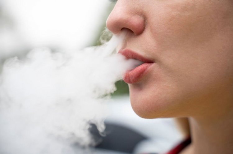 Teens try more to vape than smoke: Οι έφηβοι είναι πιθανότερο να δοκιμάσουν το άτμισμα από το κάπνισμα , αν οι γονείς τους είναι καπνιστές