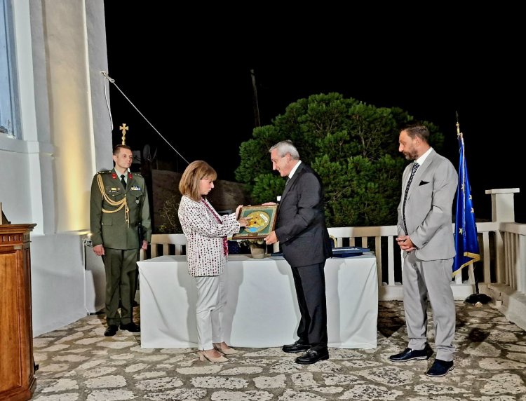 Aegean Islands: Ο Περιφερειάρχης στην Χάλκη για την ανακήρυξη της Προέδρου της Δημοκρατίας, Κατερίνας Σακελλαροπούλου, σε Επίτιμη Δημότη του νησιού
