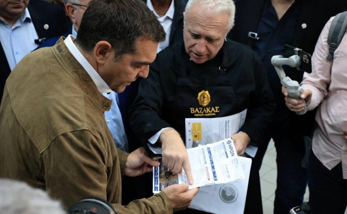 SYRIZA leader Alexis Tsipras: Αδιανόητο ότι δεν έχουν μειωθεί ΦΠΑ και ΕΦΚ που επιβαρύνουν κυρίως μικρομεσαίους