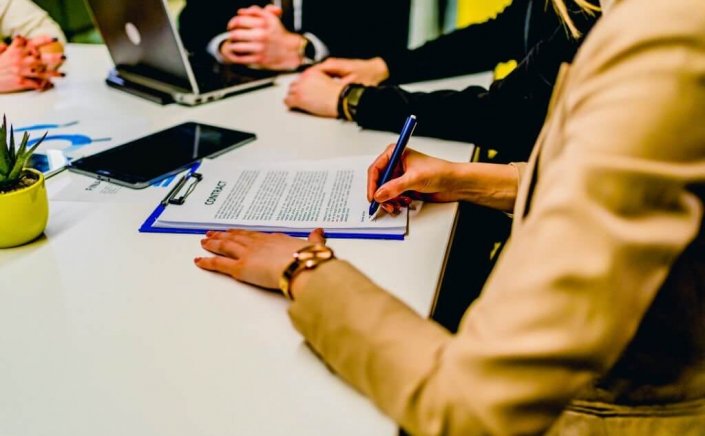 Abstention of Notaries: Οι συμβολαιογράφοι προσανατολίζονται σε αποχή εάν δεν βελτιωθεί η κατάσταση στα Κτηματολογικά Γραφεία