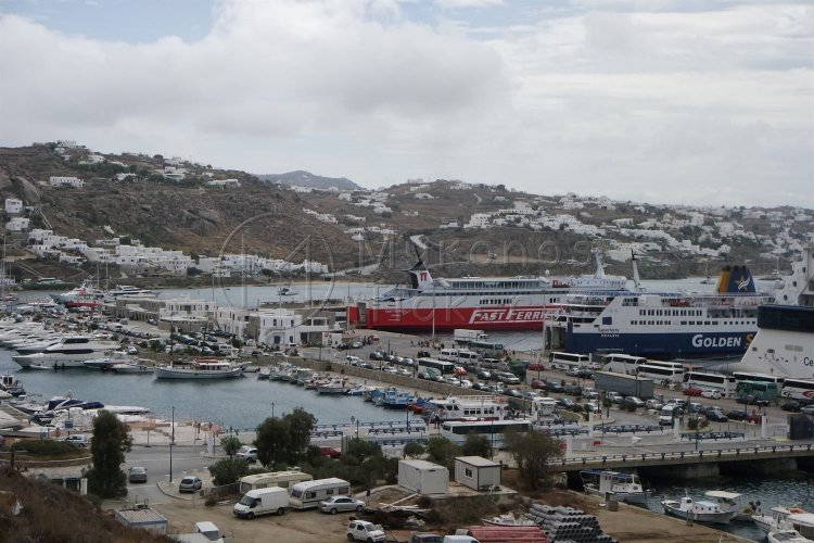 Sailing Ban: Δεύτερη συνεχόμενη ημέρα το απαγορευτικό απόπλου για Κυκλάδες, από Ραφήνα, Πειραιά και Λαύριο