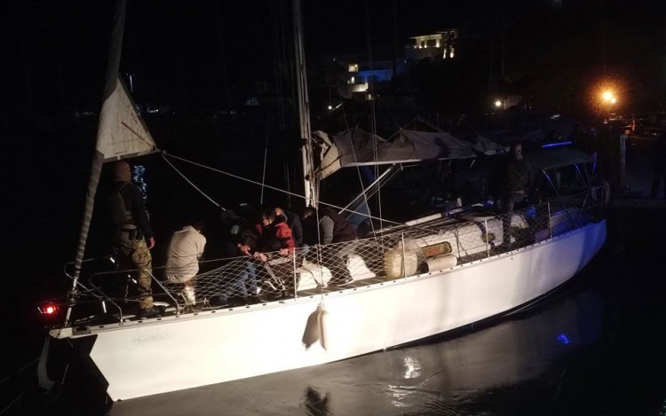 Santorini arrests: Επιχείρηση σύλληψης διακινητών μεταναστών στη Σαντορίνη
