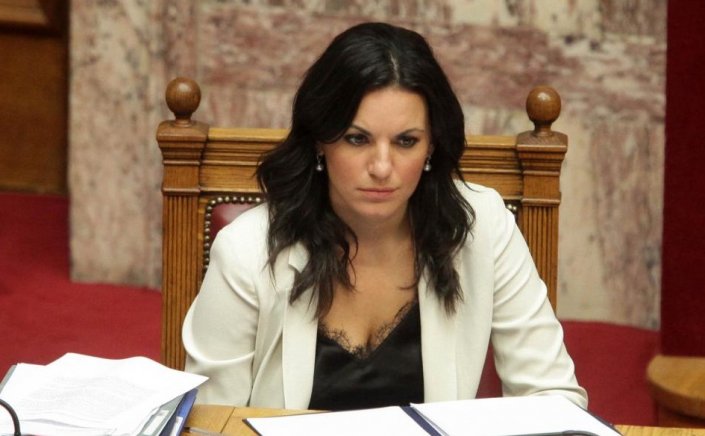 Insurance contributions: Κεφαλογιάννη καρφώνει Χατζηδάκη!! Ζητά εξηγήσεις για αυξήσεις στις εισφορές!!