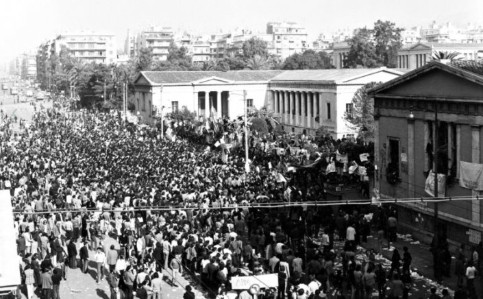 Polytechnic Uprising Anniversary:  Τα πρωτοσέλιδα τις ημέρες της εξέγερσης του Πολυτεχνείου.....