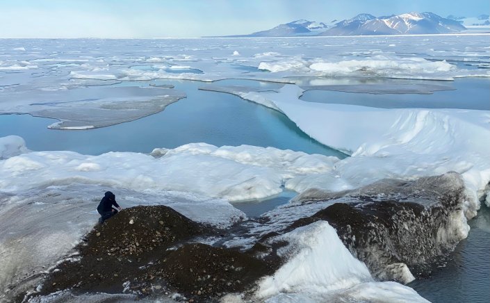 Climate Change: Τεράστια μάζα μικροβίων απελευθερώνεται από το λιώσιμο των παγετώνων, λόγω Κλιματικής κρίσης [Έρευνα]