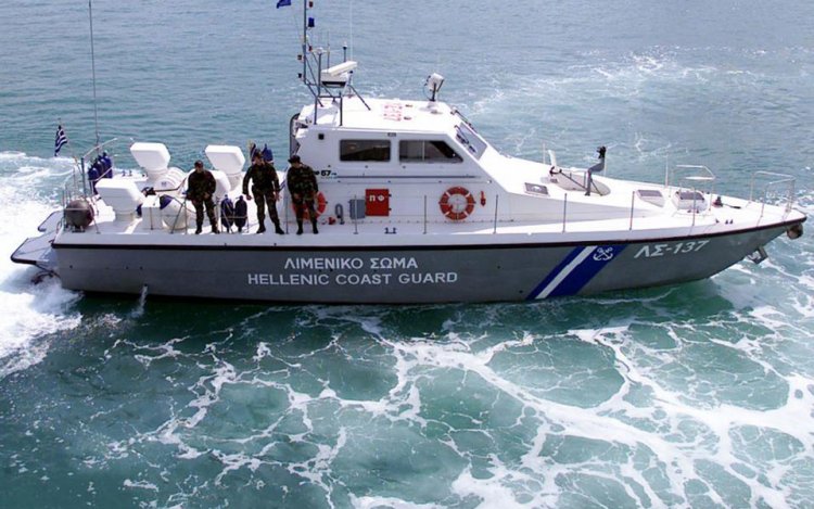 Coast Guard Rescue operation: Βυθίστηκε σκάφος με μετανάστες στο Στενό Καφηρέα