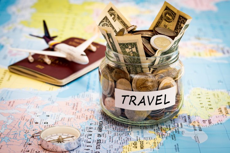 Cost-saving tips for travelers: 8 συμβουλές για να πληρώσετε λιγότερα