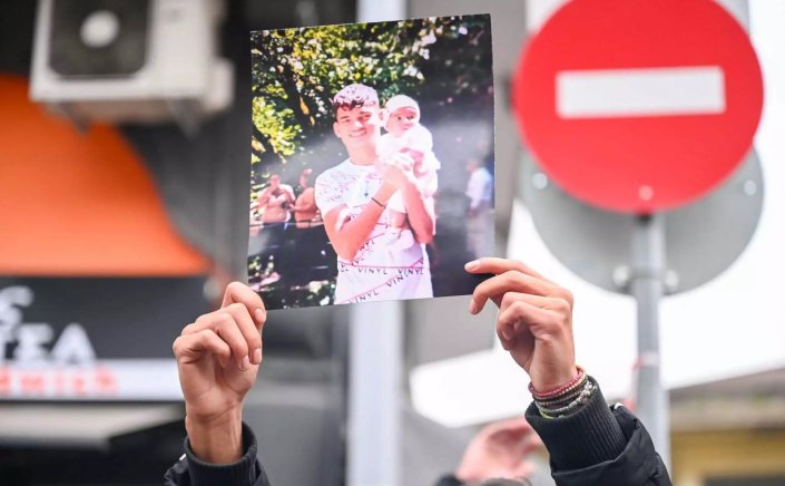 Thessaloniki-Romany boy: Πέθανε ο 16χρονος Ρομά που δέχτηκε σφαίρα στο κεφάλι από αστυνομικό σε καταδίωξη