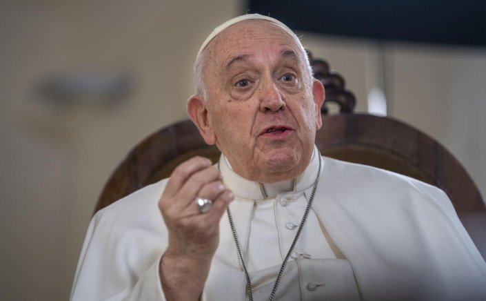 Pope Francis: «Η ομοφυλοφιλία δεν είναι αδίκημα, η θέση ορισμένων επισκόπων αποτελεί αμαρτία»