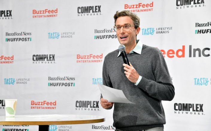 ChatGPT Creator OpenAI: Το BuzzFeed θα χρησιμοποιήσει τεχνητή νοημοσύνη για να "βελτιώσει" το περιεχόμενο και τα κουίζ του - Το ChatGPT σε ρόλο δημοσιογράφου του BuzzFeed