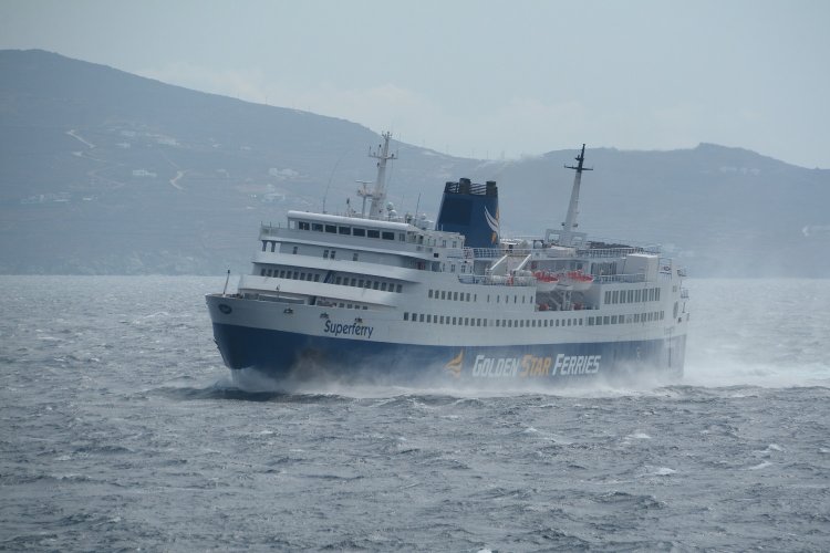 Lifting of a sailing ban: Κανονικά τα δρομολόγια των πλοίων από το λιμάνι του Πειραιά μετά τις 9 το βράδυ!! Πού παραμένει το απαγορευτικό!!