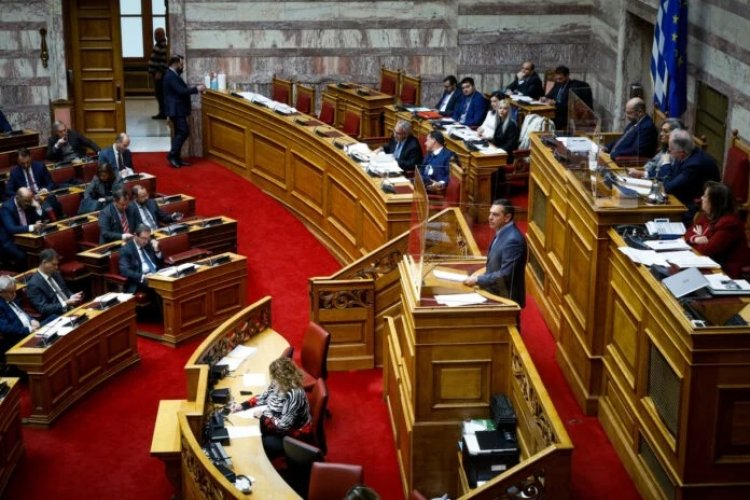 SYRIZA leader Alexis Tsipras: Ο πρόεδρος του ΣΥΡΙΖΑ κατέθεσε στη Βουλή πρόταση - προσθήκη στην τροπολογία, για το κόμμα Κασιδιάρη