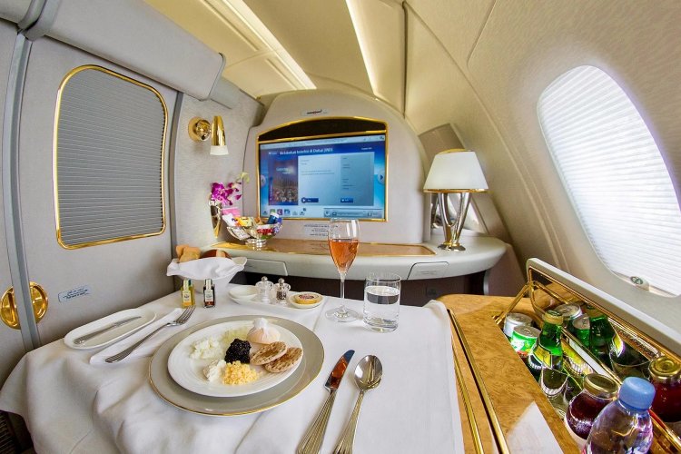 Long haul flight: Aεροσυνοδός αποκαλύπτει γιατί δεν πρέπει πάντα να τρώτε φαγητό στα μακρινά ταξίδια