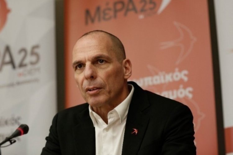 Varoufakis MeRA25: Άγνωστοι επιτέθηκαν στον Γ. Βαρουφάκη στα Εξάρχεια - Πήγε στον Ευαγγελισμό με κάταγμα στη μύτη