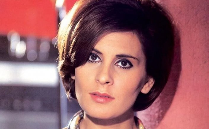 Notable Death: Θλίψη στον καλλιτεχνικό κόσμο... Έφυγε από τη ζωή η υπέροχη τραγουδίστρια Ρένα Κουμιώτη....