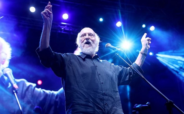 Coronavirus: Στο νοσοκομείο με κορονοϊό ο Δ. Σαββόπουλος – Κρίσιμη η κατάστασή του