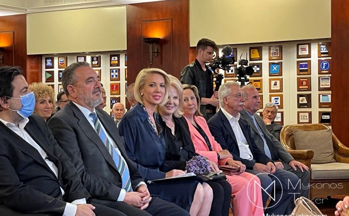 ND MP Candidate - Κατερίνα Μονογυιού: Μεγαλειώδης η υποδοχή των Κυκλαδιτών της Αθήνας στην Κατερίνα Μονογυιού [video]