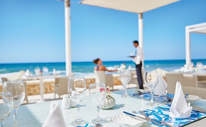 Accommodation and food service turnover: Άλμα 9,9% στον τζίρο καταλυμάτων και εστίασης το 2023 – Πτώση σε Μύκονο και Σαντορίνη