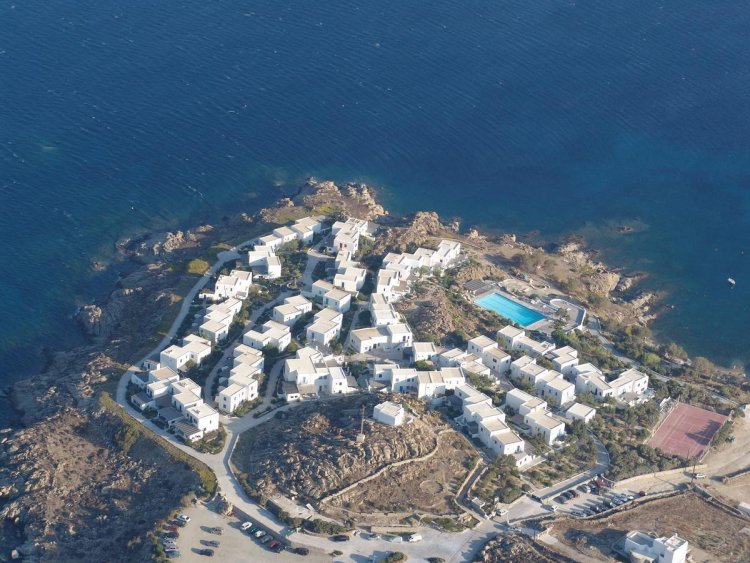Mayor of Mykonos, K. Koukas: Ξεκινούν εργασίες επισκευής οδοστρώματος στην περιοχή Κόστα Ήλιος “Costa Ilios”
