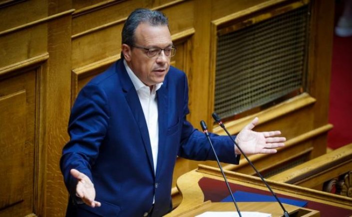 SYRIZA Sokratis Famellos: Θα μας βρείτε απέναντι στο πλιάτσικο και στο ξεπούλημα του δημόσιου πλούτου