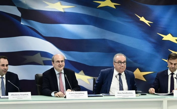 Fin Min Hatzidakis: Παρατείνεται το Market Pass ως τον Οκτώβριο, οριζόντια αύξηση 70 ευρώ στους δημοσίους υπαλλήλους