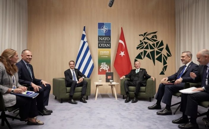 Mitsotakis-Erdogan meet in Vilnius: Μία ώρα κράτησε η συνάντηση Μητσοτάκη με Ερντογάν στο Βίλνιους - “Ειλικρινής συζήτηση σε θετικό κλίμα”